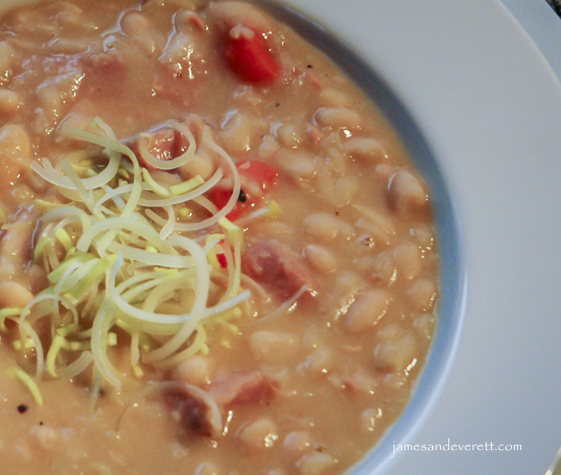 White bean soup with ham and leek