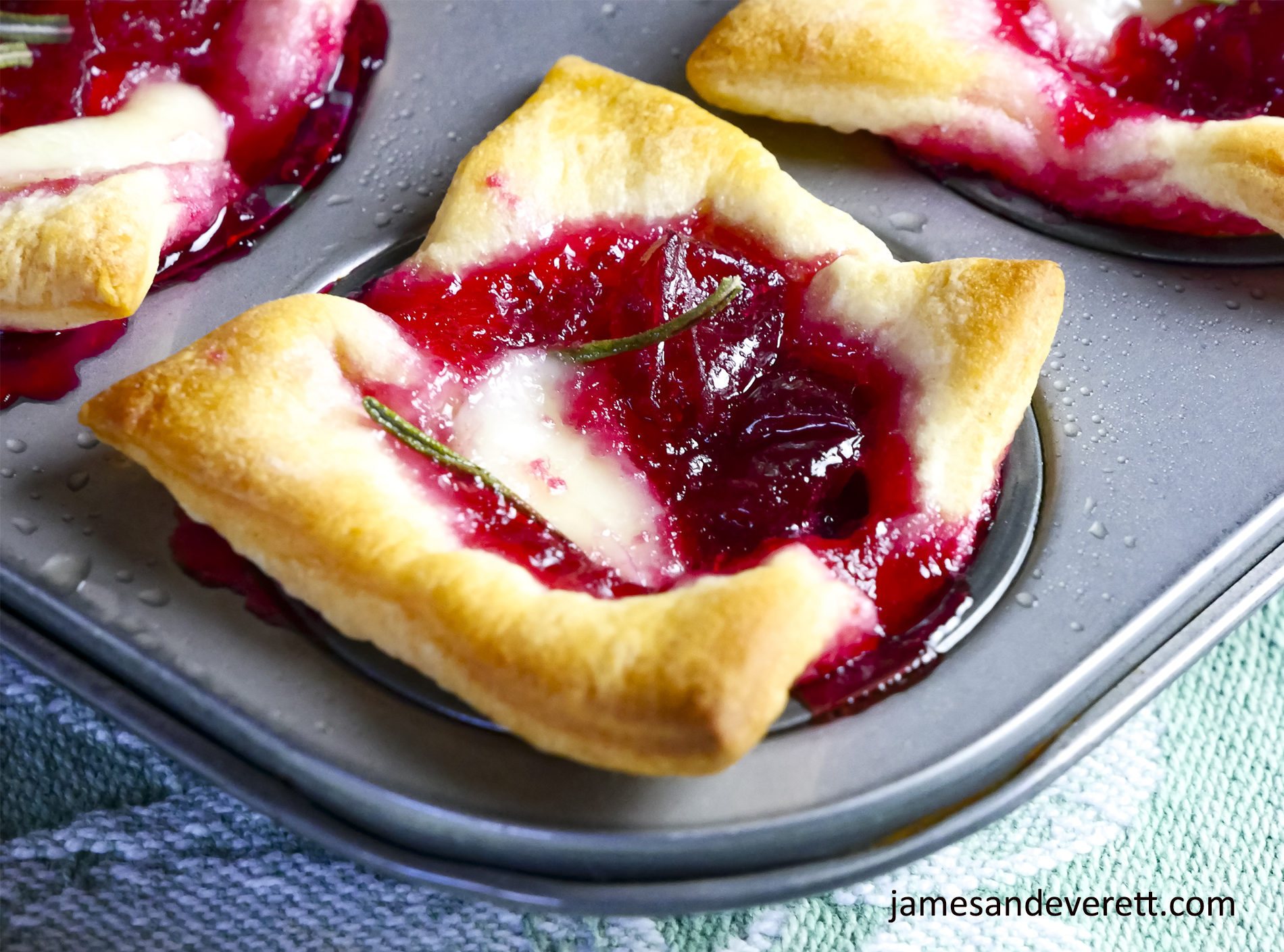 Cranberry Brie Bites