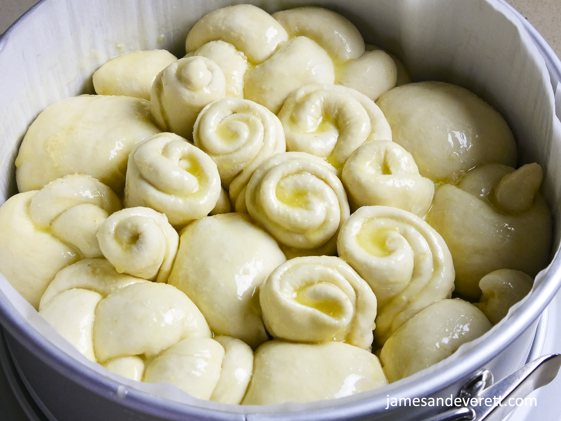 Pull-Apart Dinner Rolls