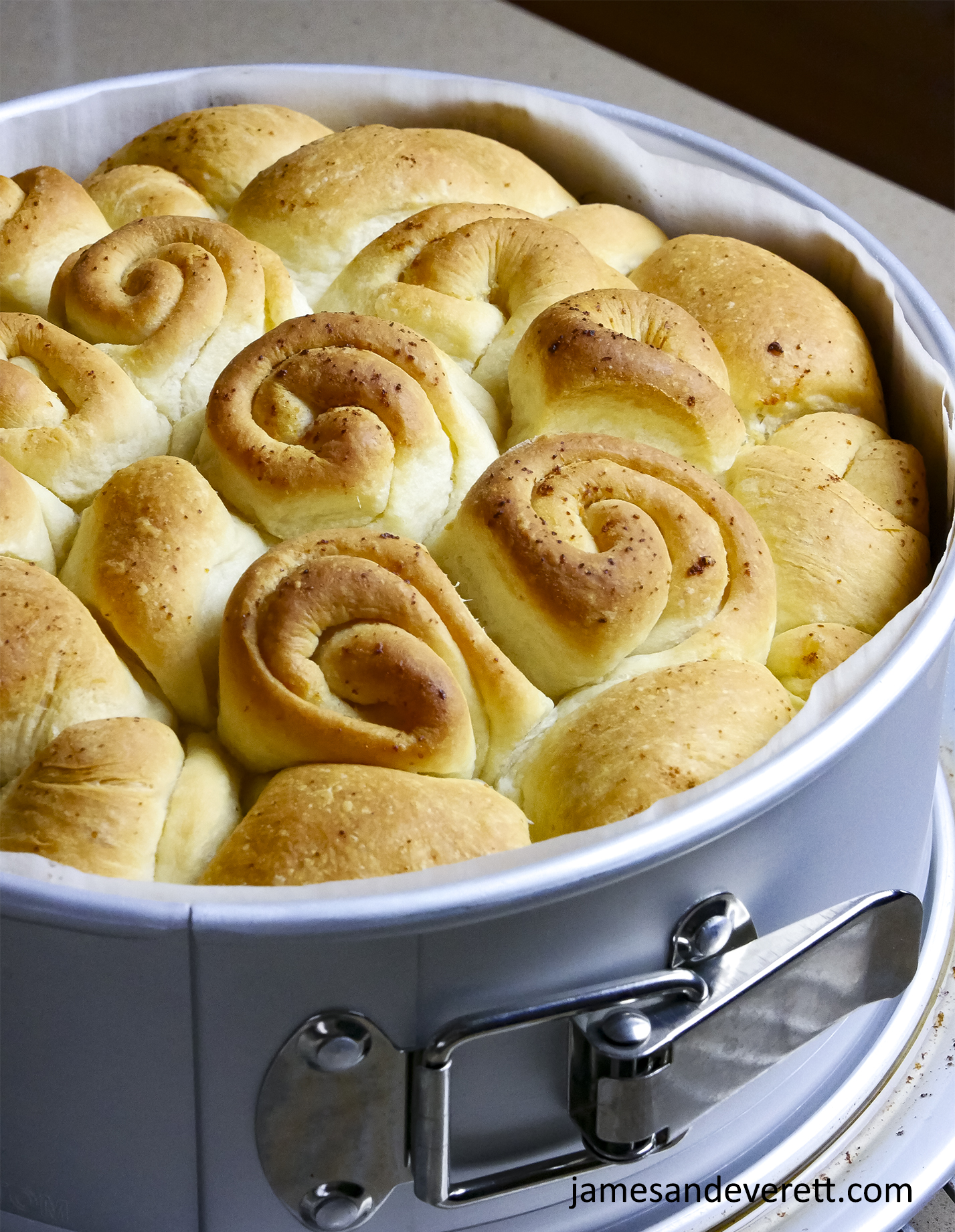 Pull-Apart Dinner Rolls