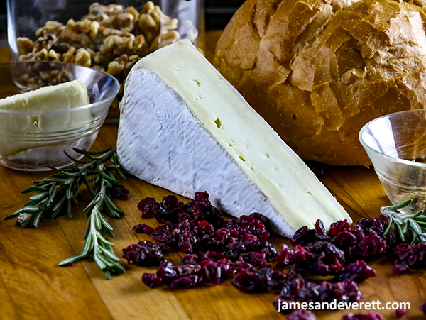 Cranberry Brie Pull Apart Bread