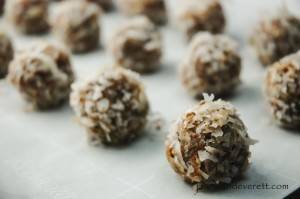 Carrot Cake Energy BItes  